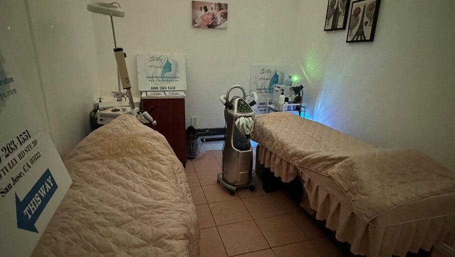 Relaxing spa room at Silky Headspa, San Jose, California, US, featuring cozy massage beds and ambient lighting.