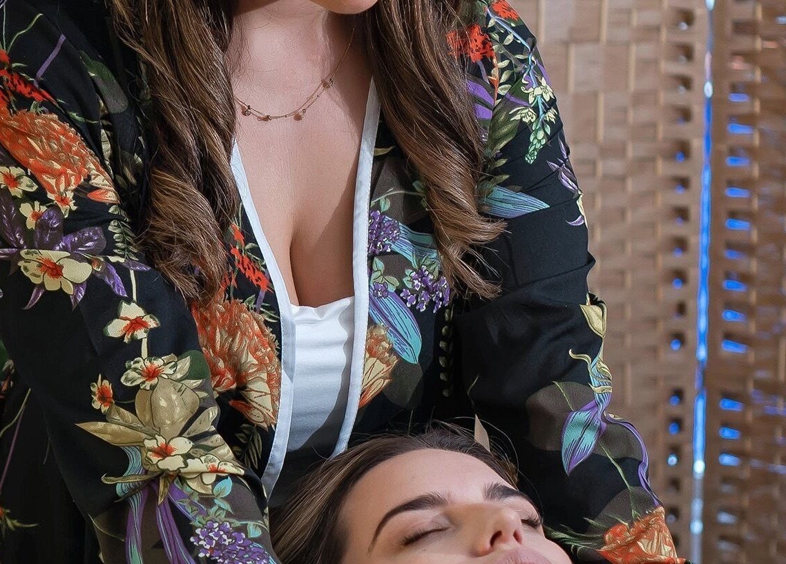 Therapist at The Edgy Therapist @ The Holistic Hideaway, Broadclyst, England, GB, providing a soothing massage.