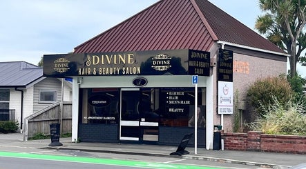 Divine Hair and Beauty Salon & ( Barbers) изображение 3