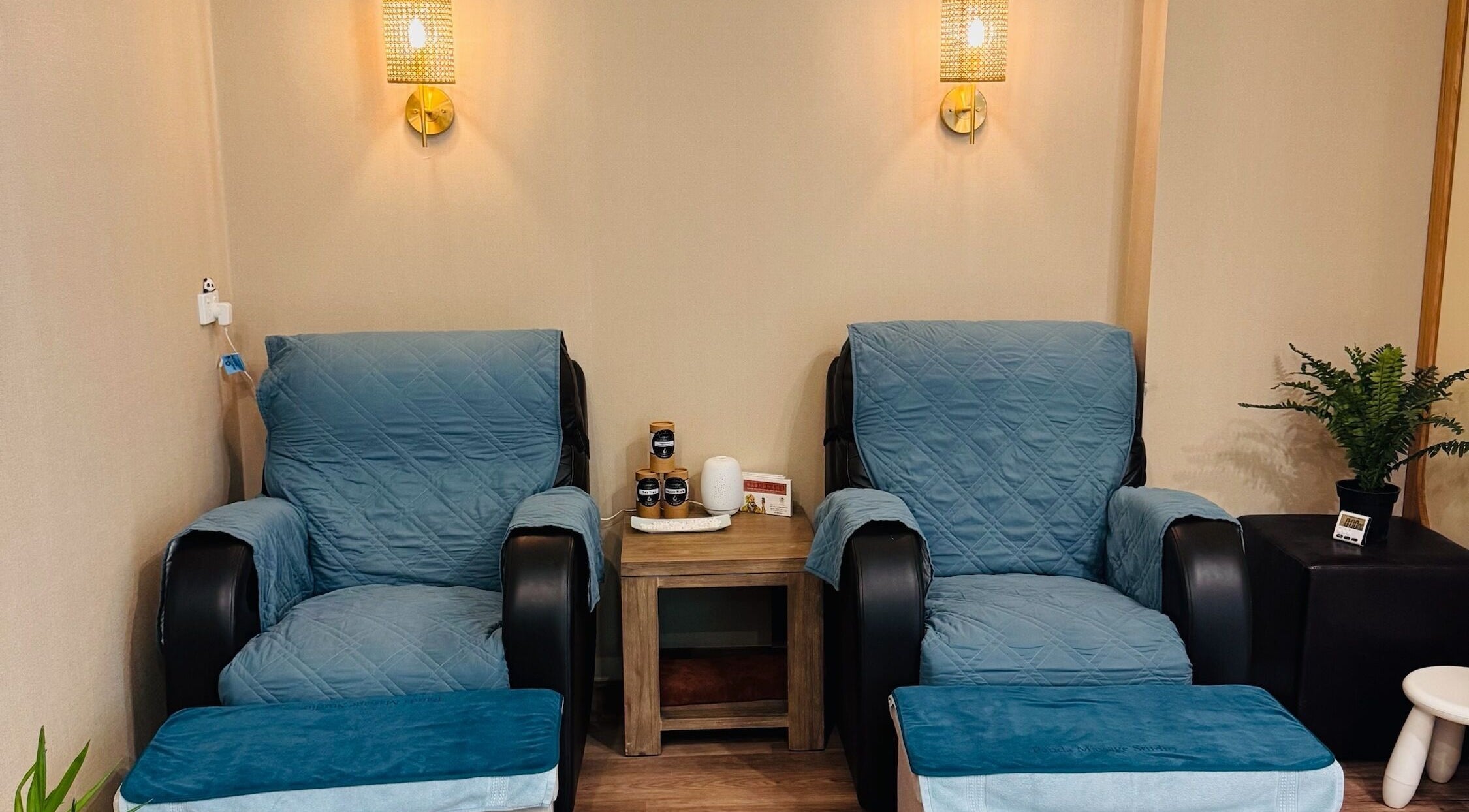 Relaxing seating area at Panda Massage Studio Stockland, Wendouree, Victoria, AU with cozy chairs and soft lighting.