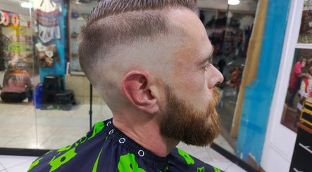 Relp Barber image 2