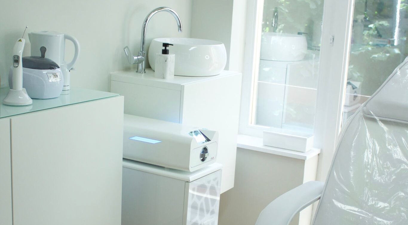 Intérieur moderne et épuré d'Eternità Luxury Piercing à Uccle, Bruxelles, BE, dédié aux soins de bien-être.