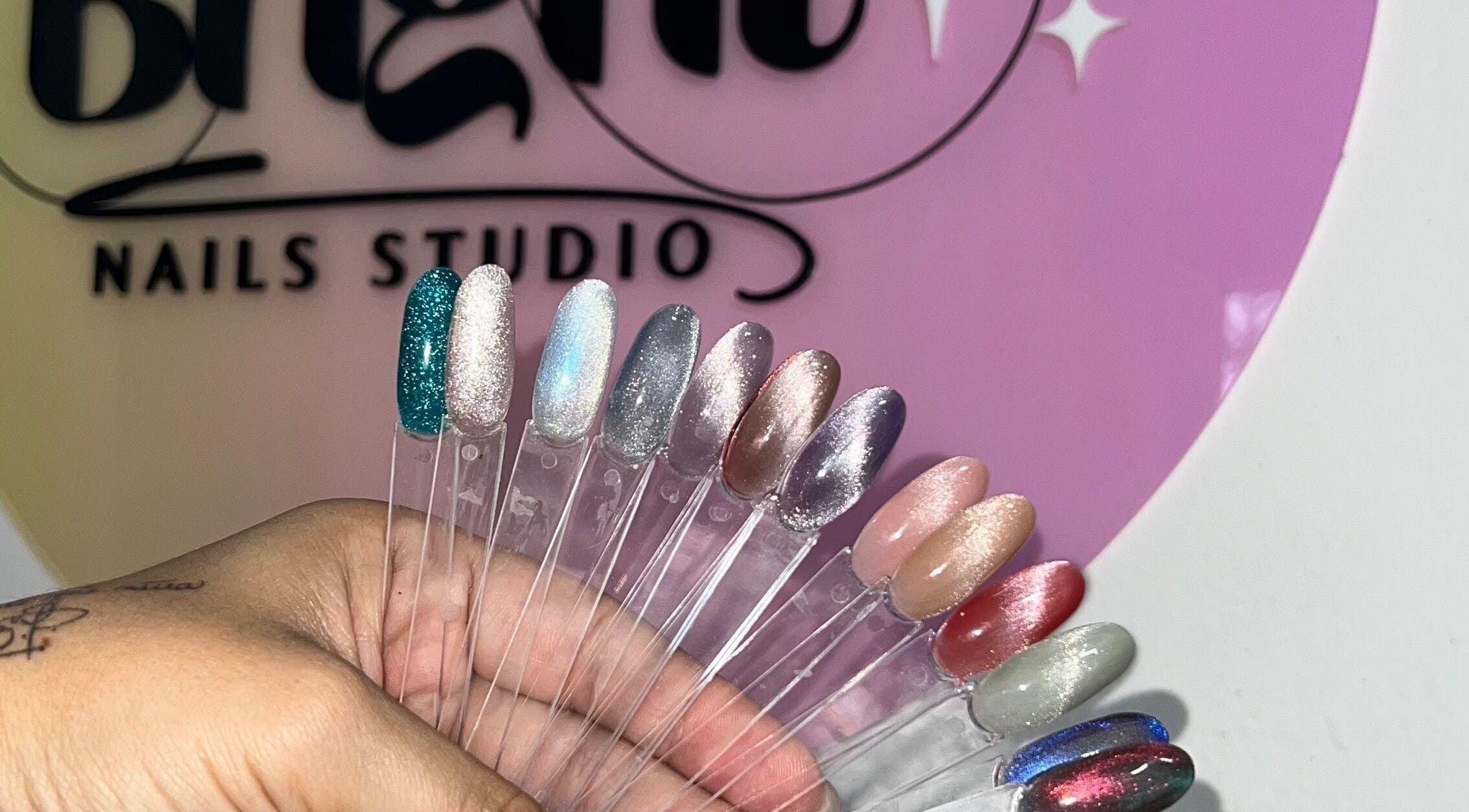 Muestra de esmaltes brillantes de Flor Nails Santiago, Provincia De Veraguas, PA.