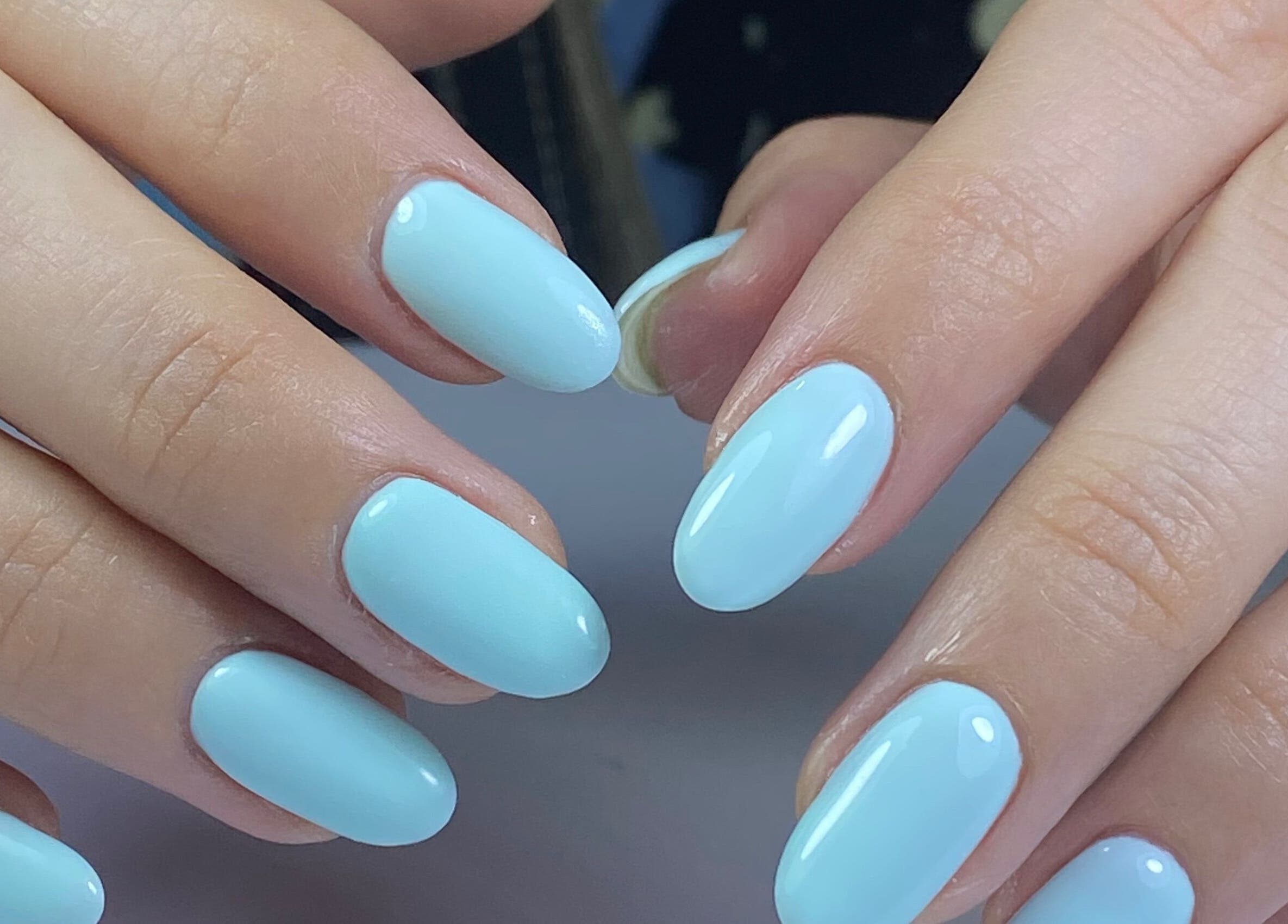 Uñas azul claro en Flor Bright Nails Santiago, Santiago, Provincia De Veraguas, PA.