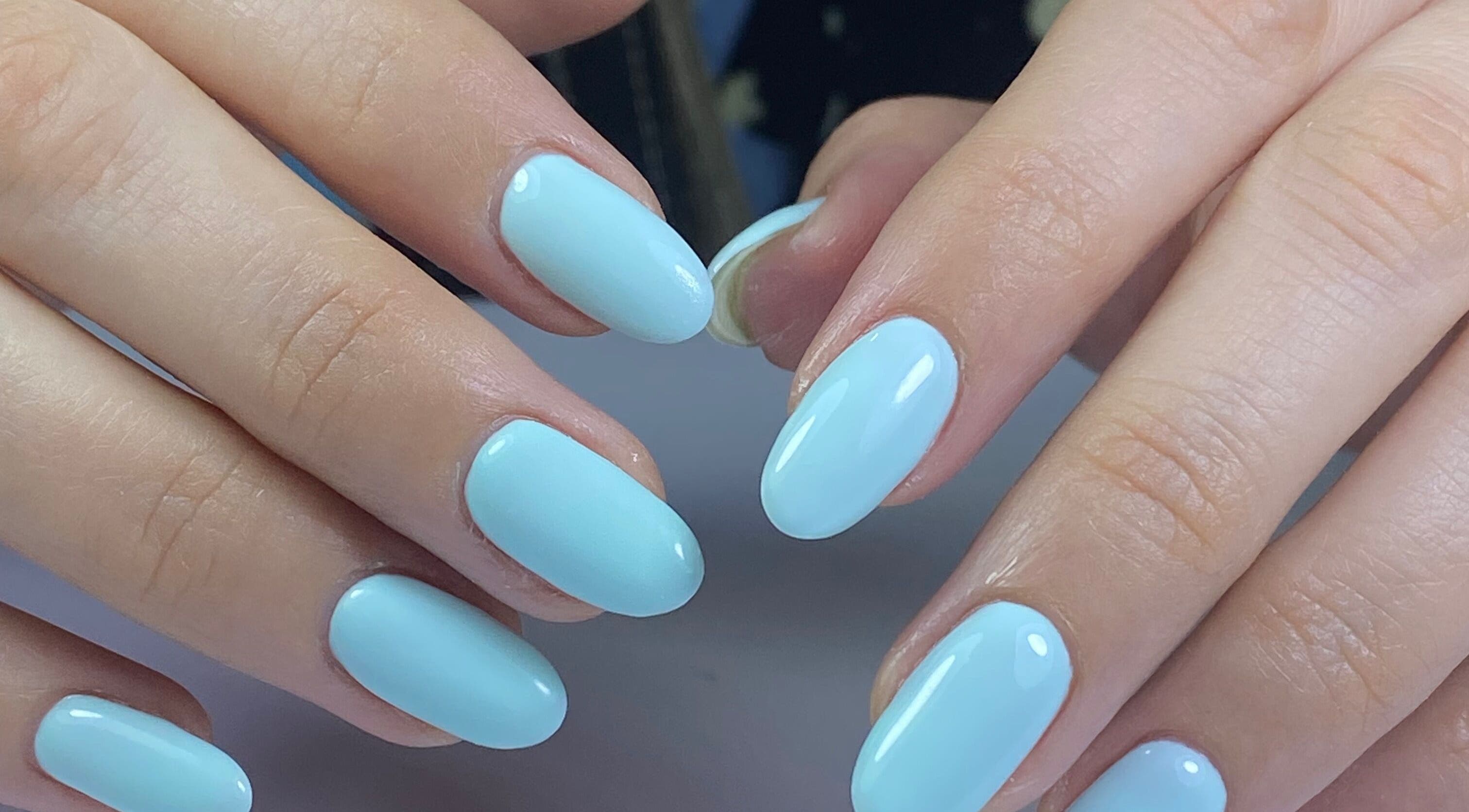 Uñas azul claro en Flor Bright Nails Santiago, Santiago, Provincia De Veraguas, PA.