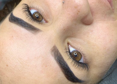 Ceja perfectamente delineada en Genesis Studio, Panamá, Provincia De Panamá, PA.