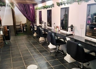 Chic hair stations at Mint & Co Hair & Nails in Pietermaritzburg, Gauteng, ZA, offering premium hair care.