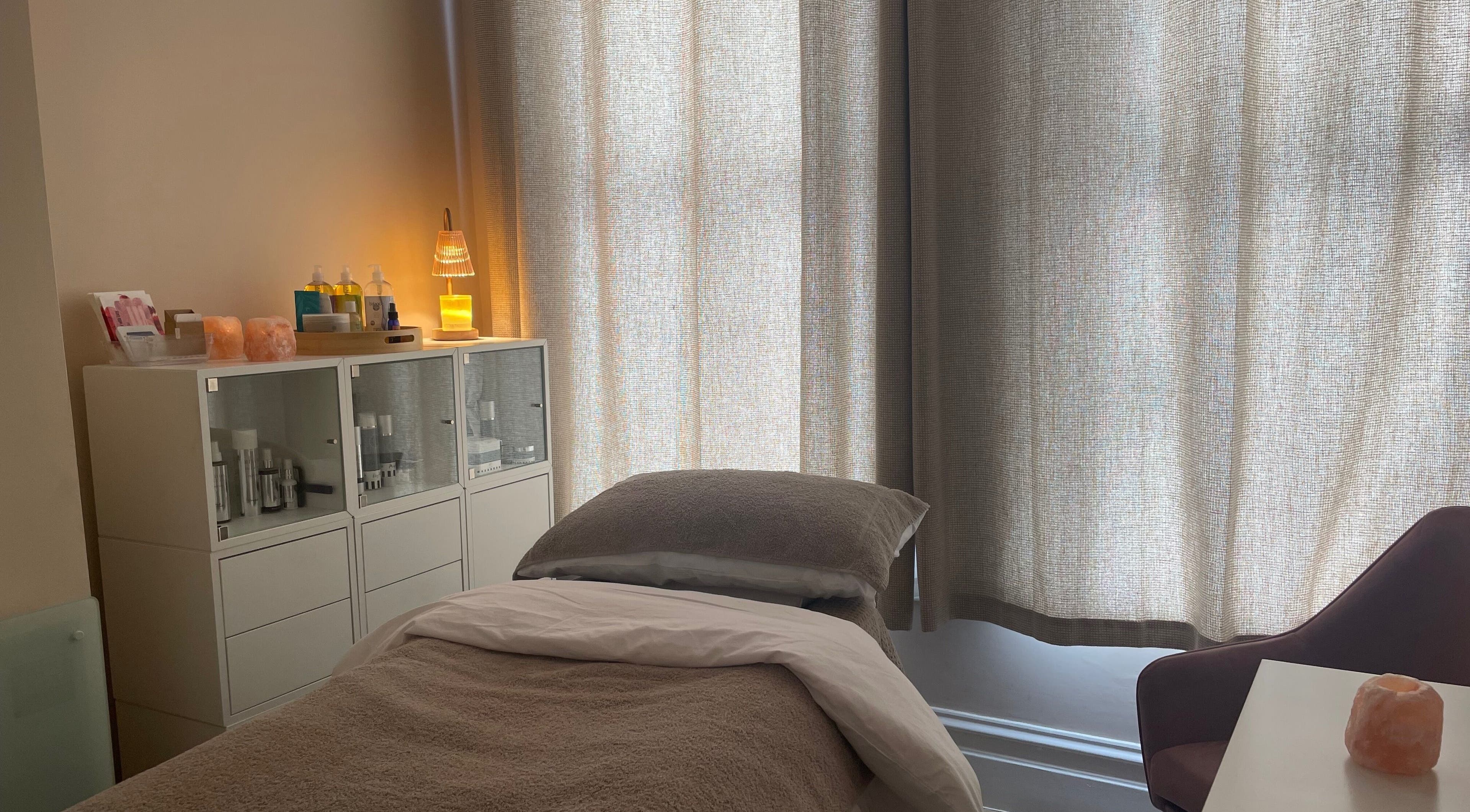 Cozy treatment room at Peaceful Pamper with Lucy at AC Treatment Rooms, Broadstairs, England, GB, featuring soft lighting.