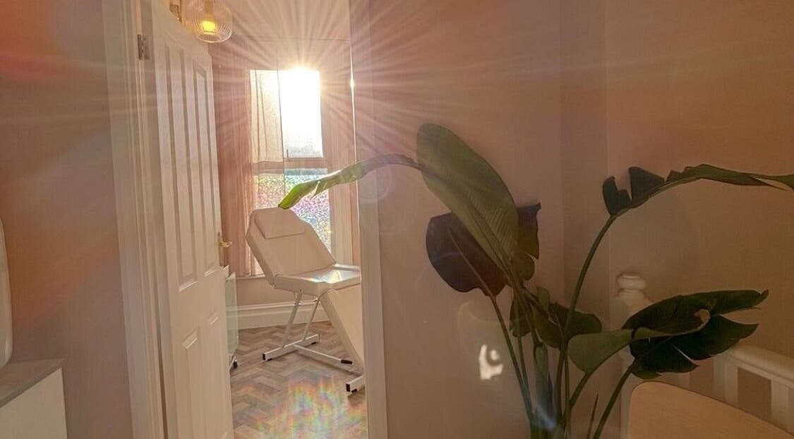 Sunlight fills a peaceful treatment room at Peaceful Pamper with Lucy at AC Treatment Rooms, Broadstairs, England, GB.