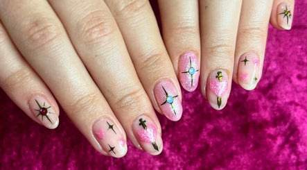 Image de Heartache Nails 2