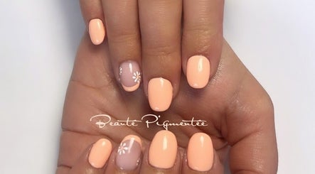 Nail art pastel chez Beauté Pigmentée par Audrey à Saint père en retz, Pays De La Loire, FR.