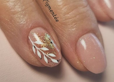 Nail art délicat à Beauté Pigmentée par Audrey, Saint père en retz, Pays De La Loire, FR.