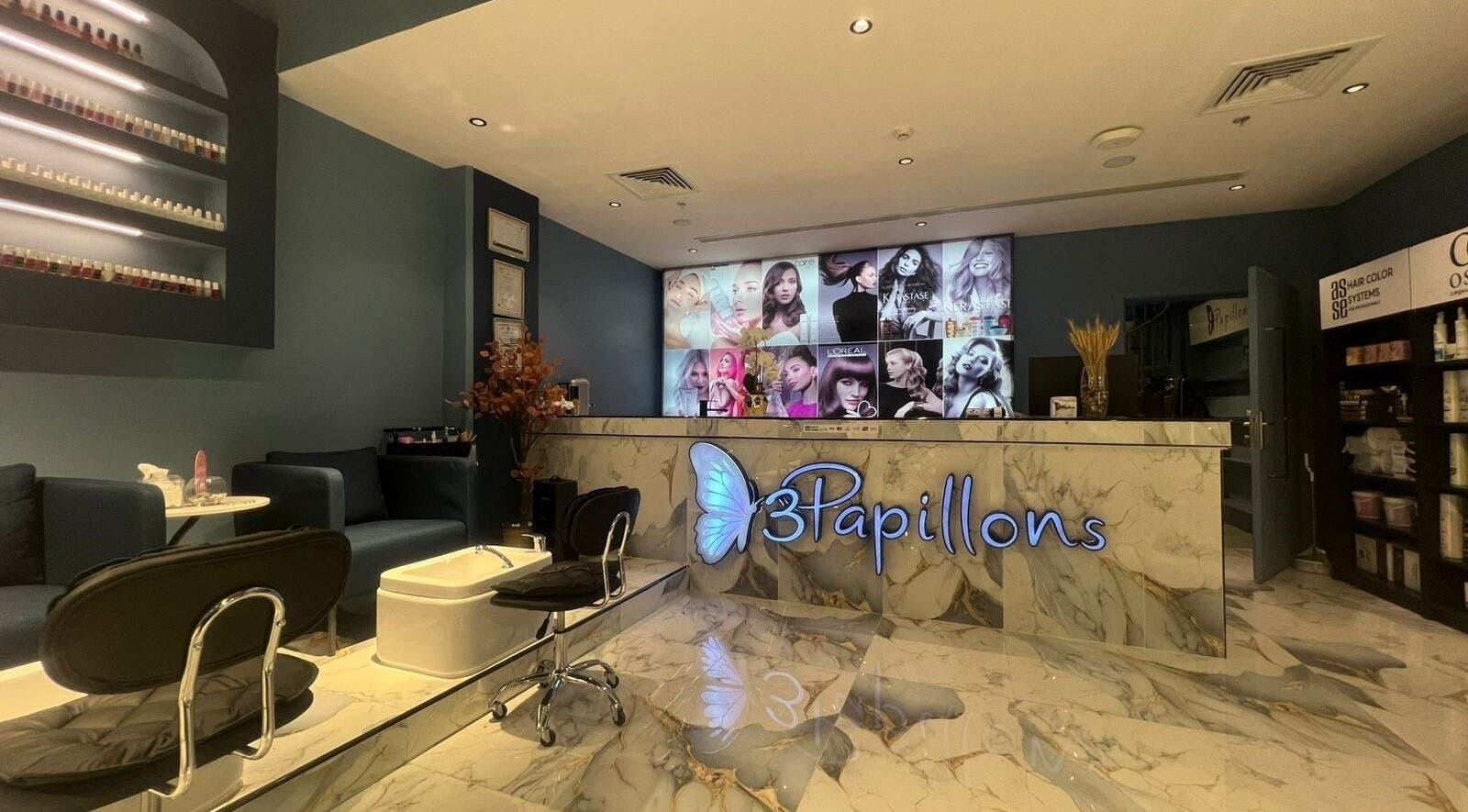 Sophisticated 3 Papillons Salon lobby in Dammam, Eastern Province, SA with modern design and plush seating.