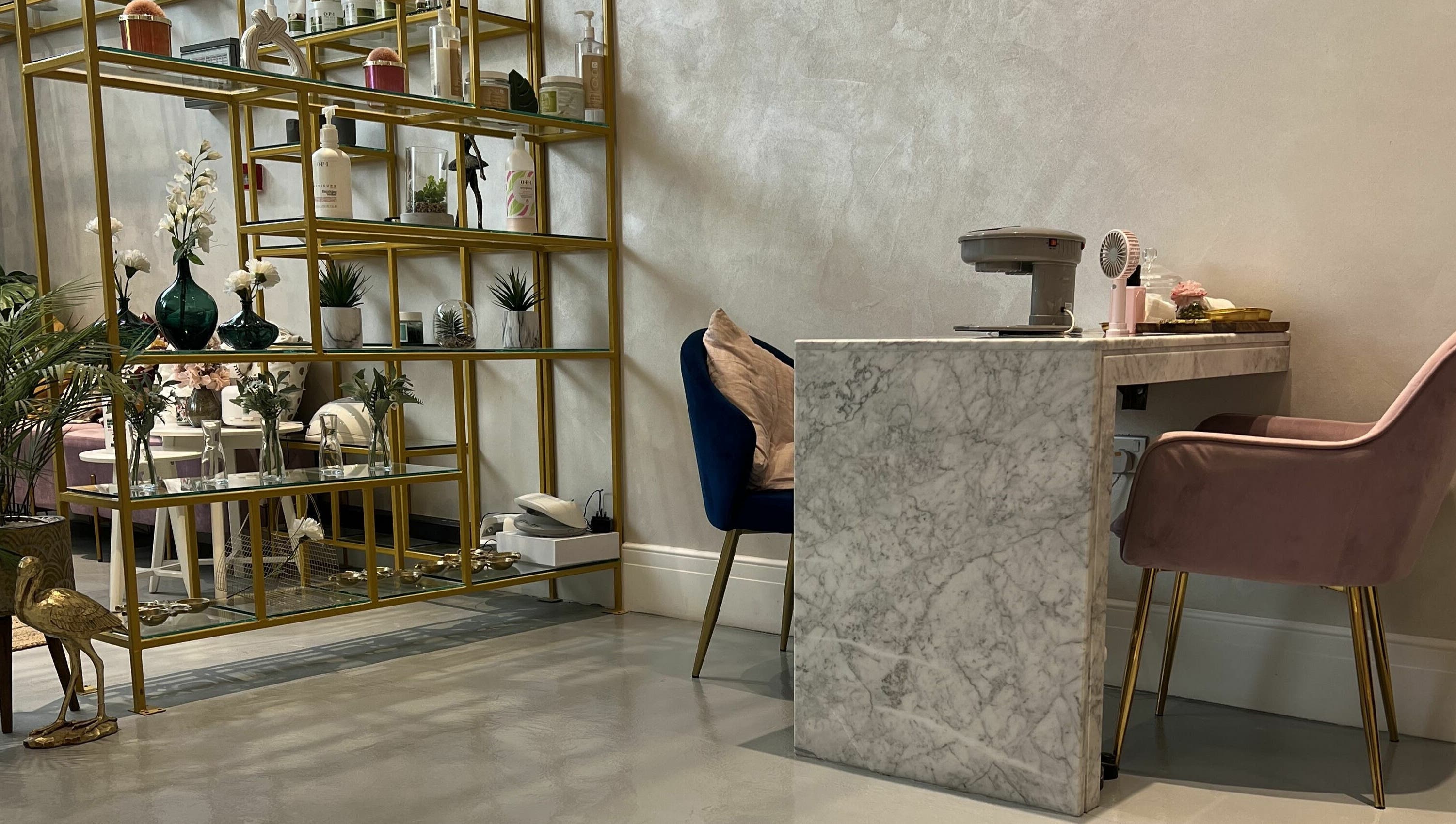 Chic marble nail station at Naqa Nails, Diriyah, Riyadh Province, SA with modern decor and plush seating.