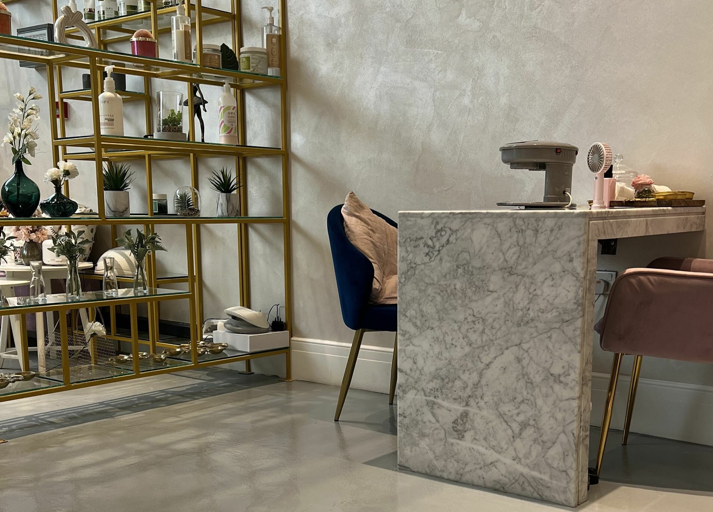 Chic marble nail station at Naqa Nails, Diriyah, Riyadh Province, SA with modern decor and plush seating.