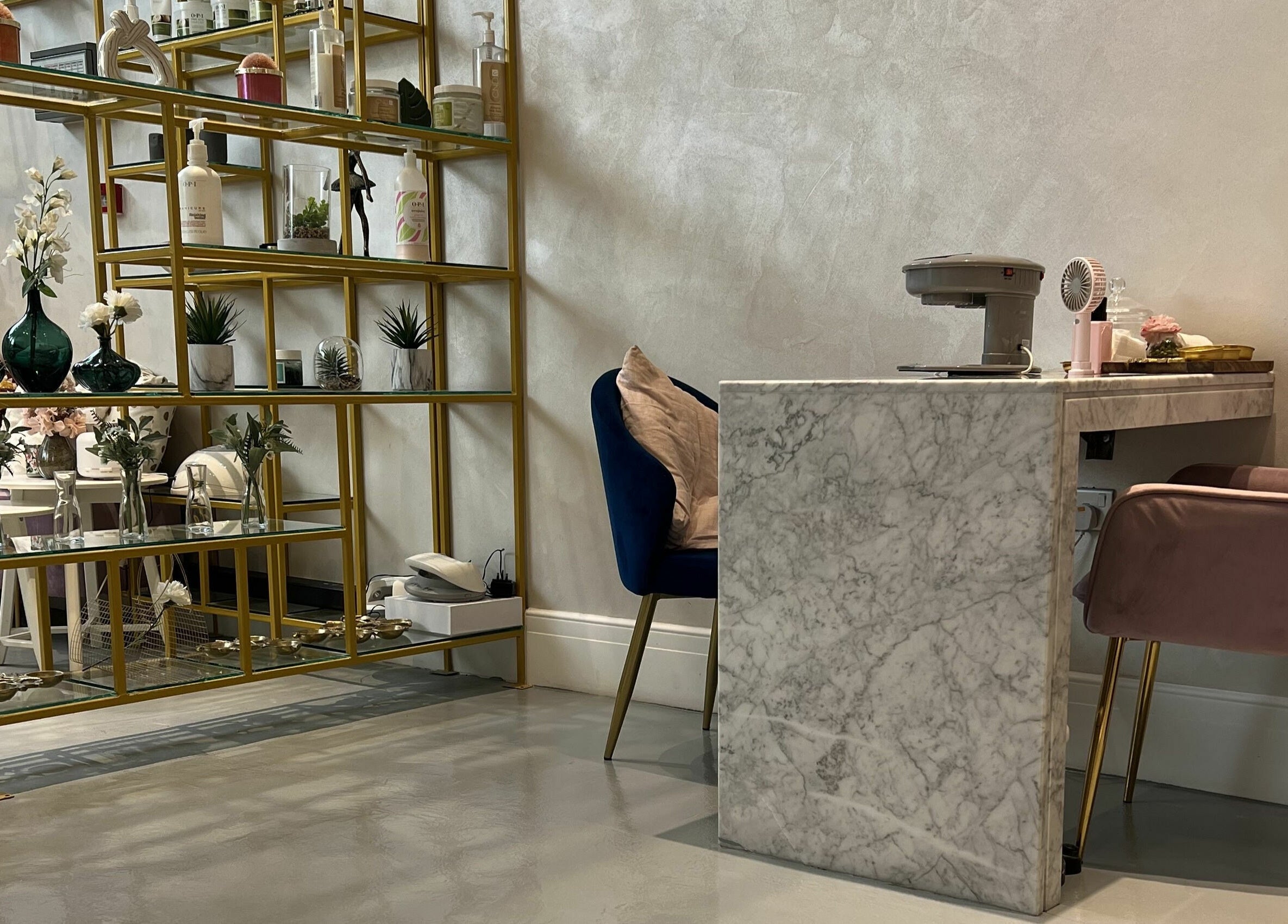 Chic marble nail station at Naqa Nails, Diriyah, Riyadh Province, SA with modern decor and plush seating.