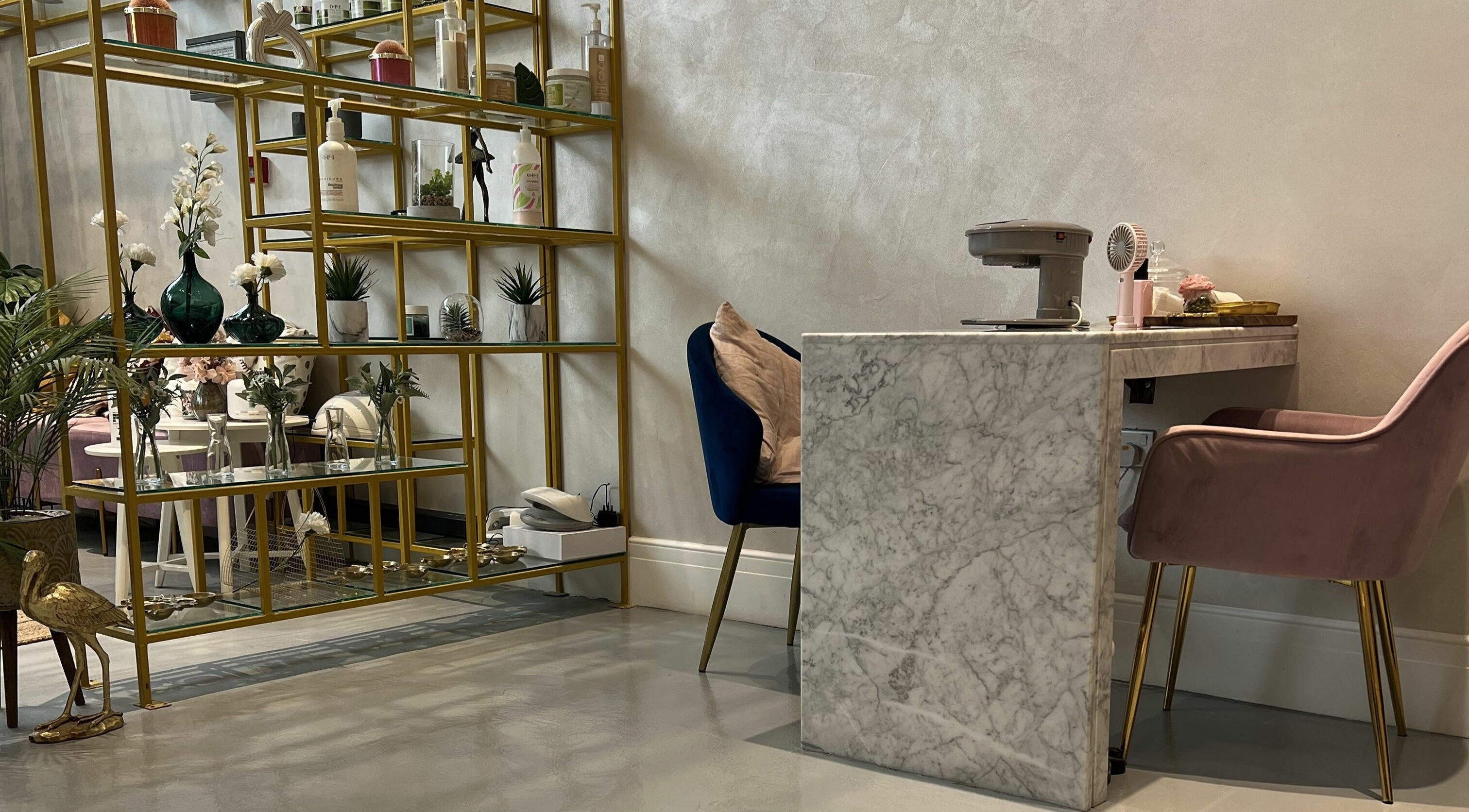 Chic marble nail station at Naqa Nails, Diriyah, Riyadh Province, SA with modern decor and plush seating.