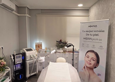 Sala de tratamientos en Microblading - Madi Beauty, Majadahonda, Comunidad De Madrid, ES. Ambiente elegante y relajante.