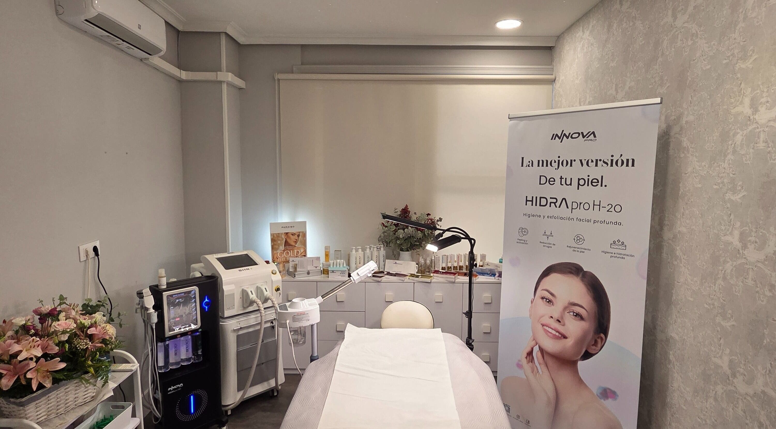 Sala de tratamientos en Microblading - Madi Beauty, Majadahonda, Comunidad De Madrid, ES. Ambiente elegante y relajante.