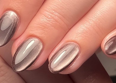 Beautiful metallic manicure at Fleur’s Nails MK in Milton Keynes, England, GB.