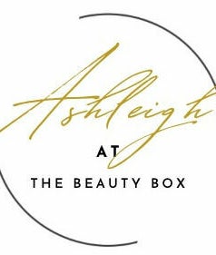 Ashleigh at the beauty box billede 2