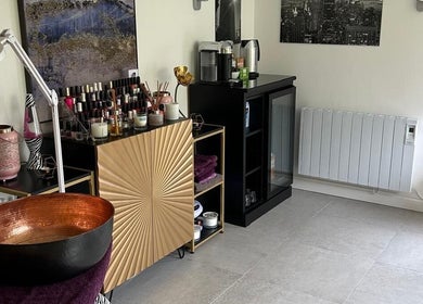 Eden Beauty in Oxford, England, GB offers a calm corner with nail polish display and a copper basin.