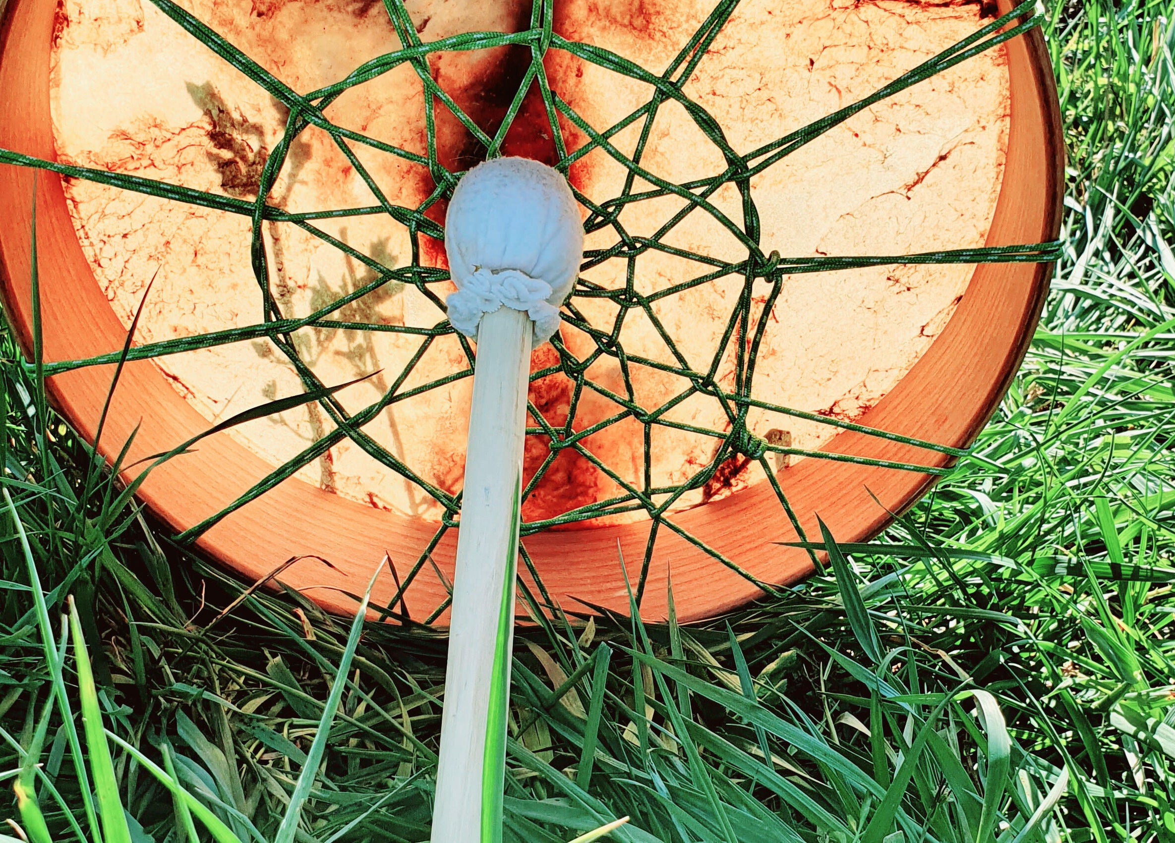 Tambour artisanal sur l'herbe à Flot Re Sons D'ames, Bavilliers, Bourgogne-franche-comté, FR.
