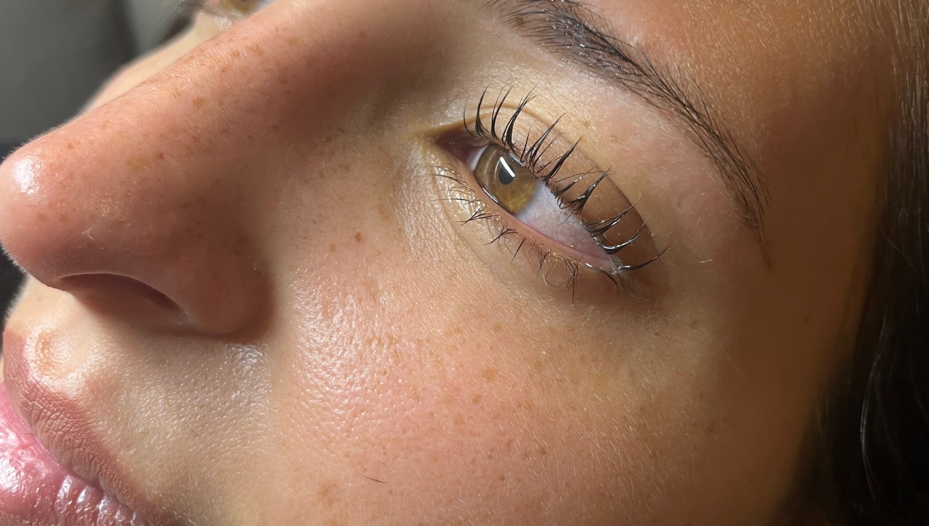 Primer plano de pestañas estilizadas en Chainna, Randwick, New South Wales, AU.