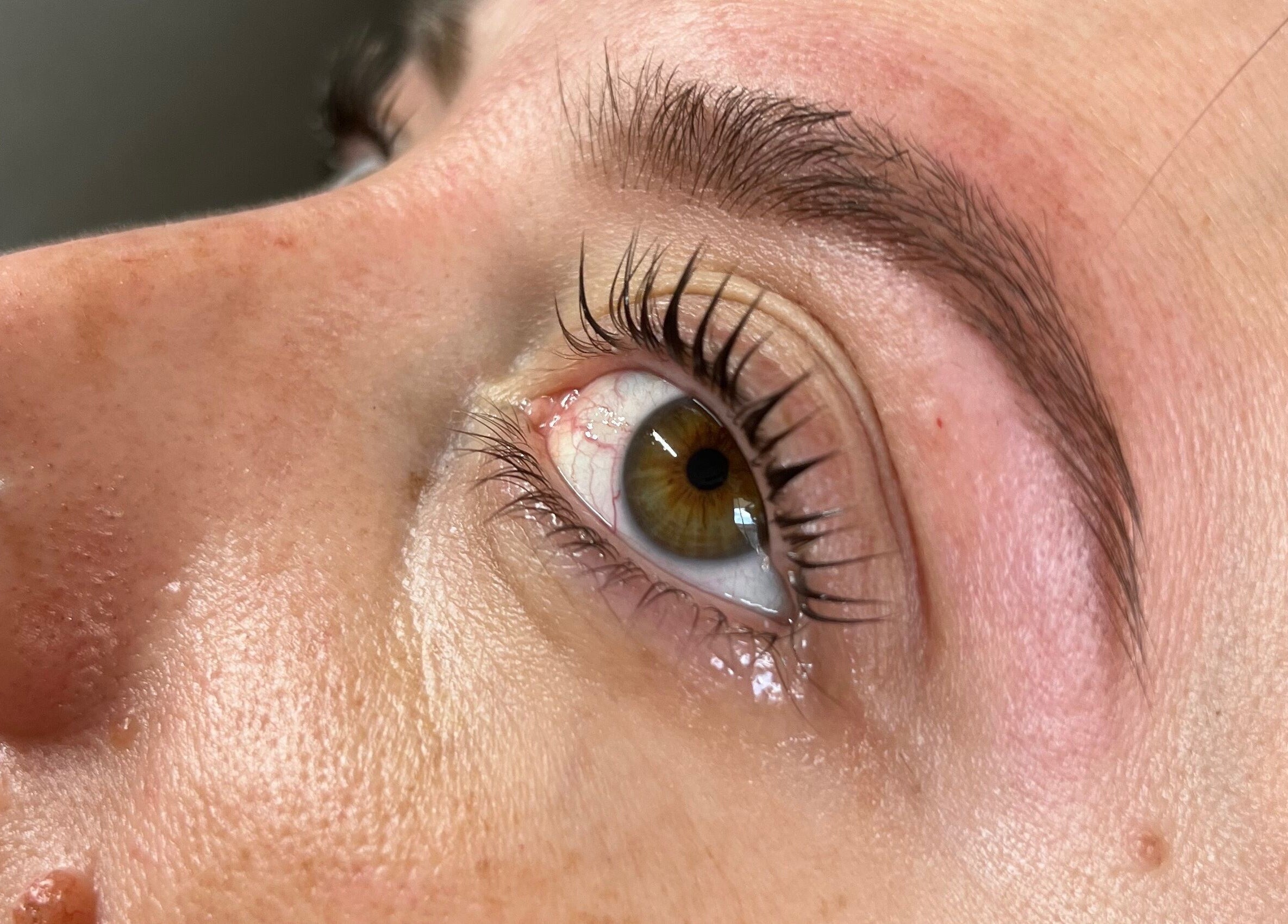 Cerca de un ojo maquillado profesionalmente en Chainna, Randwick, Nueva Gales del Sur, AU.