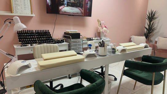 Bisou Nail & Eyelash Atelier