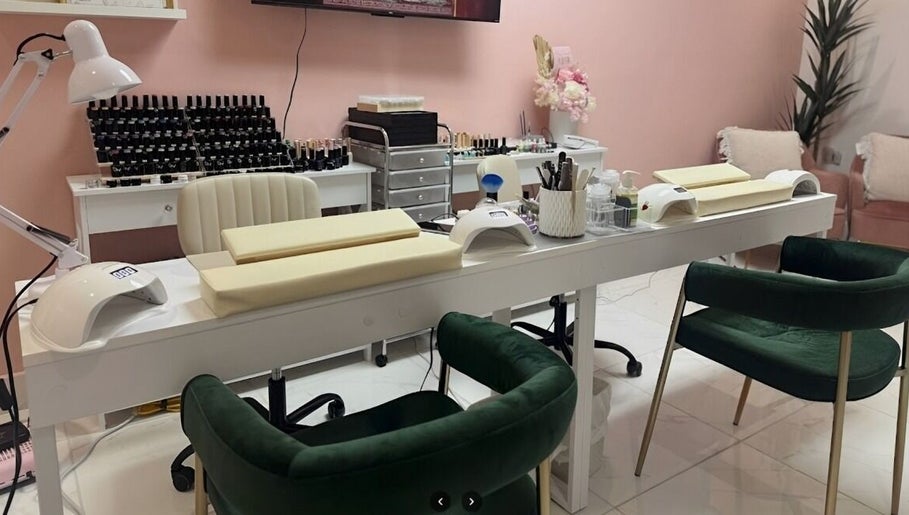 Bisou Nail & Eyelash Atelier, bild 1