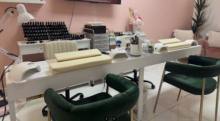 Bisou Nail & Eyelash Atelier