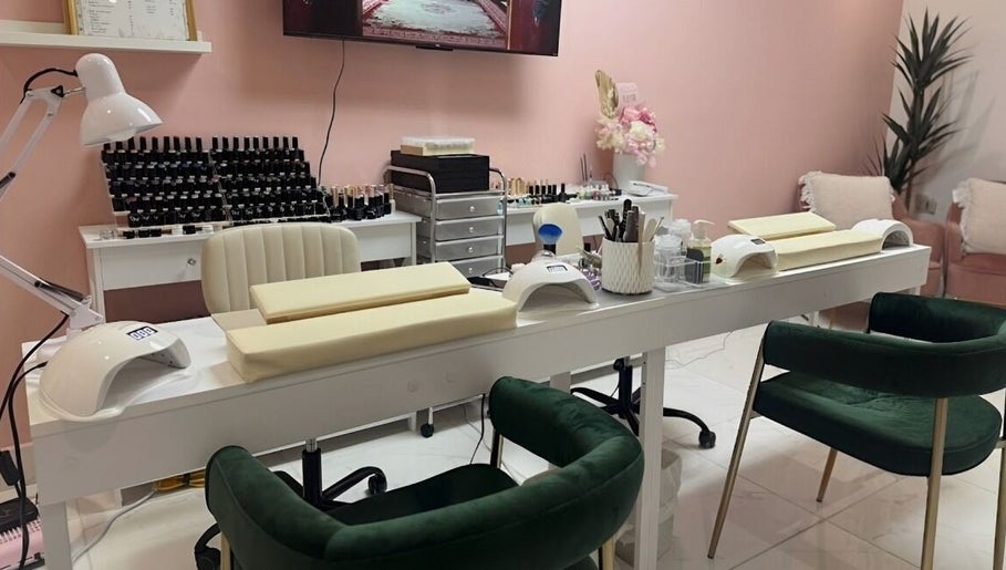 Bisou Nail & Eyelash Atelier, bild 1