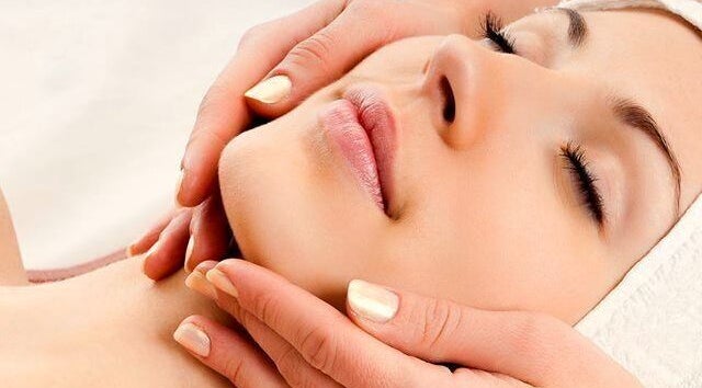 Relaxing facial massage at Organic Body Therapies, Christchurch, Canterbury, NZ.