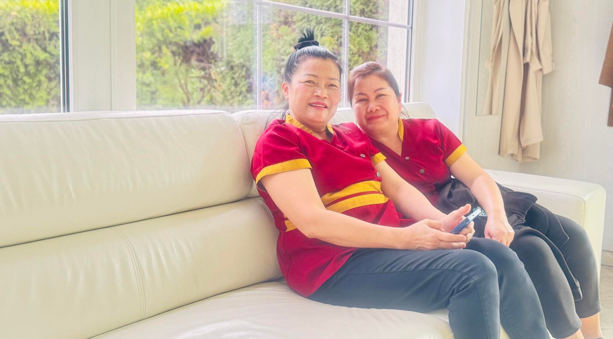 Terv utca 4. Menta Thai Massage belső tér Mosonmagyaróvárban, barátságos személyzet mosolyogva.