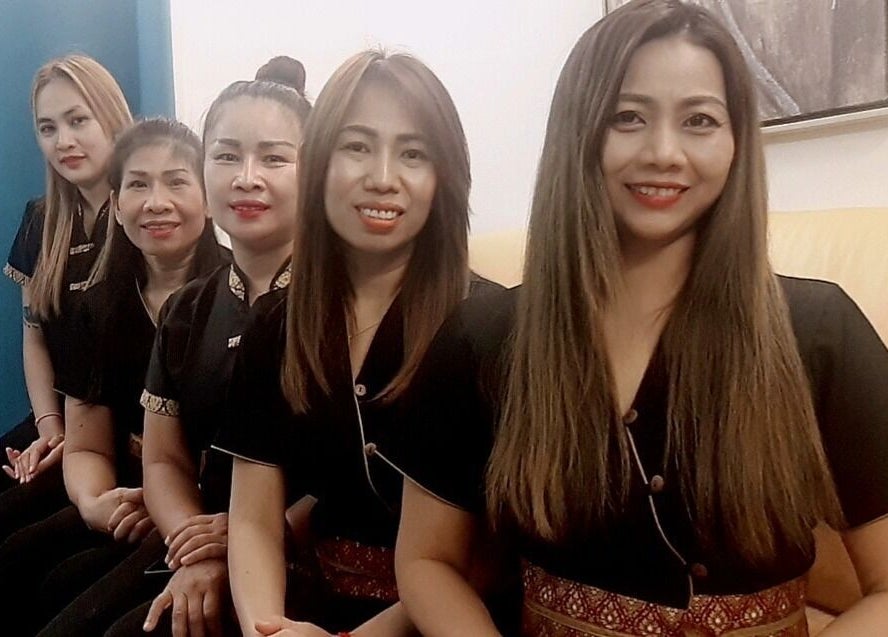 Menta Thai Massage-Mosonmagyaróvár 9200. Jókai utca 6. csapata mosolyog. Mosonmagyaróvár, HU.