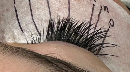 Lashes by Kirsty – kuva 2