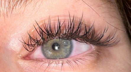 Lashes by Kirsty imaginea 3