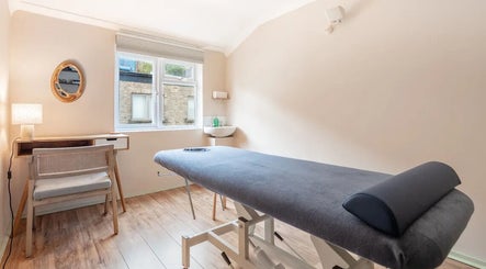 Alice Pearl Massage image 2
