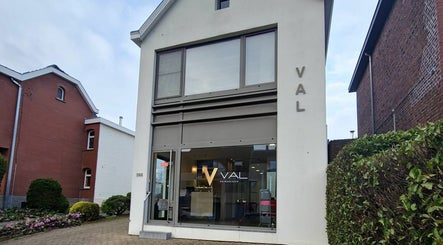 VAL Hairdresser