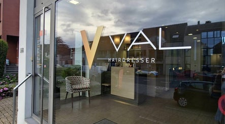 VAL Hairdresser image 2