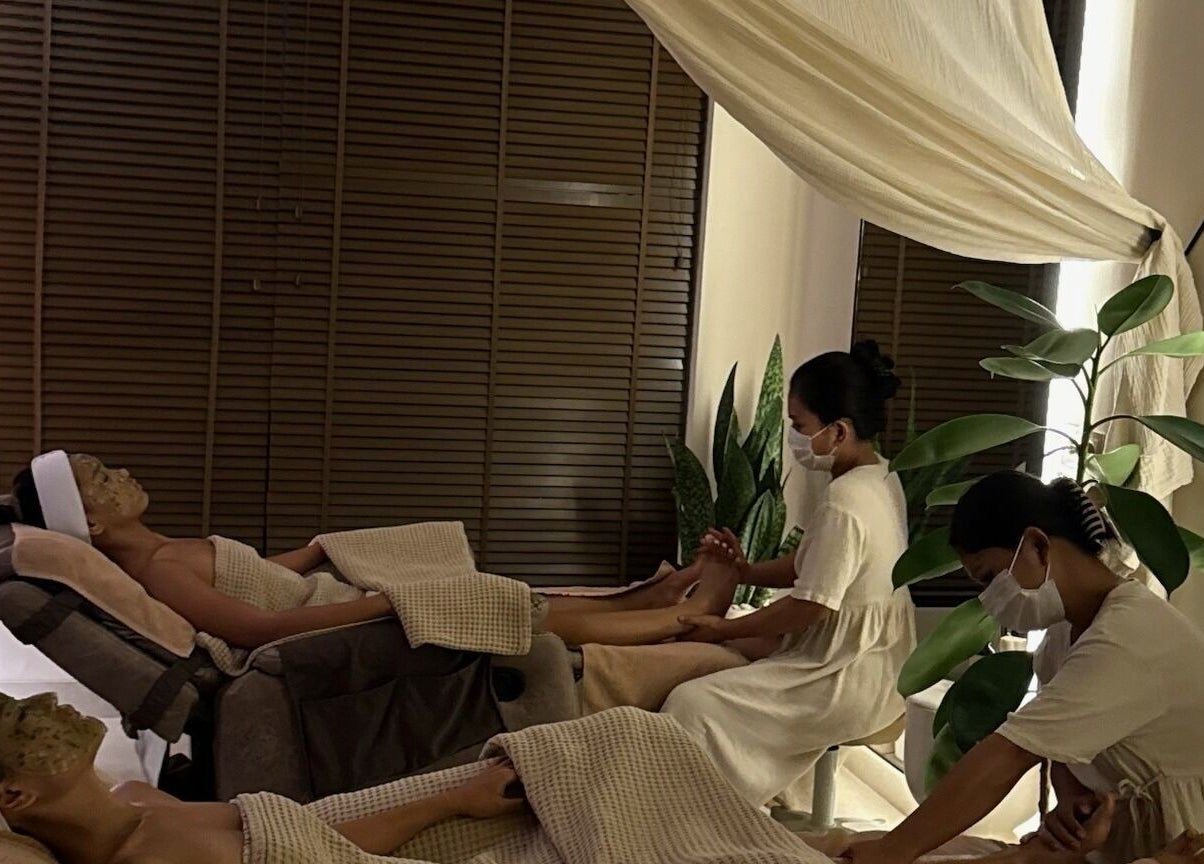 Therapists provide soothing foot massages at Face Therapy Spa, Pererenan, Bali, Bali, ID, in a tranquil setting.