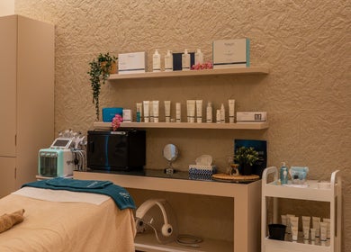 Relaxing treatment room with premium products at Vianne Spa, Muscat, Muscat Governorate, OM.
