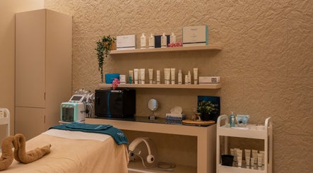 Relaxing treatment room with premium products at Vianne Spa, Muscat, Muscat Governorate, OM.