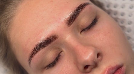 Brow & Lash Artistry image 3