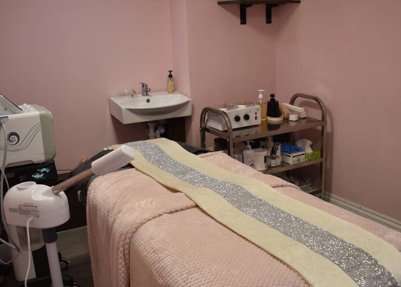 Relaxing treatment room at Patel Sisters Aesthetic Beauty Clinic, London, England, GB with soothing pink decor.