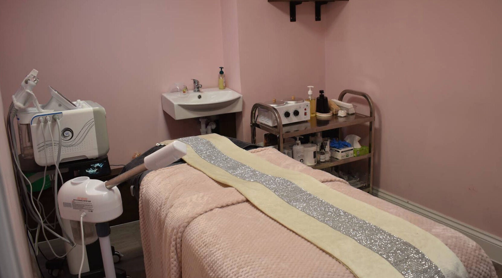 Relaxing treatment room at Patel Sisters Aesthetic Beauty Clinic, London, England, GB with soothing pink decor.