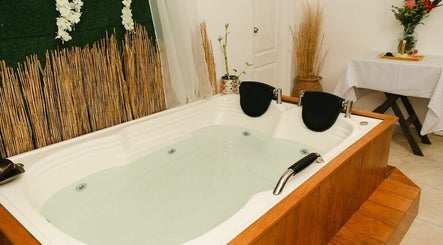 Luxury Spa image 3