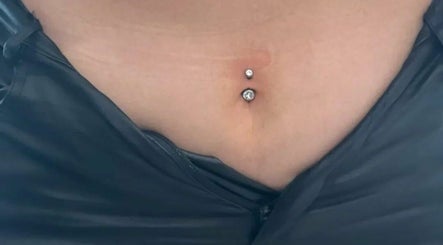 Charm'Elles Piercing et strass dentaire image 2