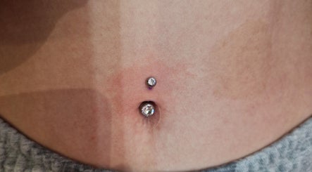 Charm'Elles Piercing et strass dentaire image 2